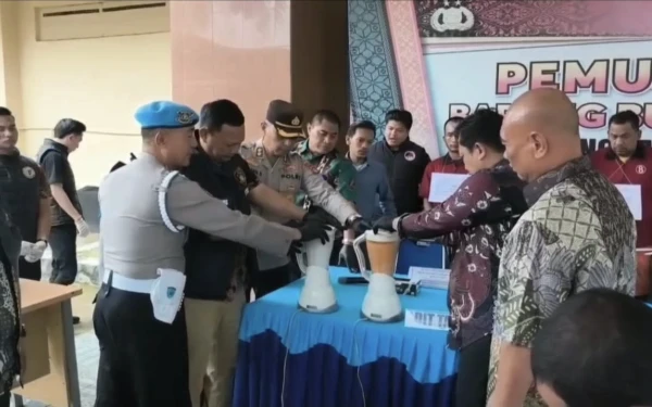 Thumbnail Berita - Putus Jalur Narkoba Akhir Tahun, Ditresnarkoba Polda Sumsel Blender 2,6 Kg Sabu
