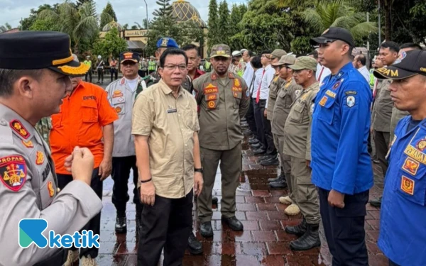 Thumbnail Berita - Pj Sekda Lebak Hadiri Apel Gelar Pasukan Operasi Lilin Maung 2025 di Mapolres Lebak