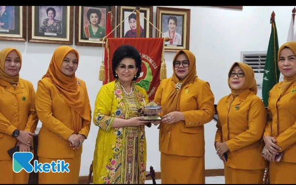 Thumbnail Berita - Terima Kunjungan Wabup Muara Enim, Ketum Kowani Nanny Hadi Tjahjanto Ajak GOW Fokus Pemberdayaan Perempuan