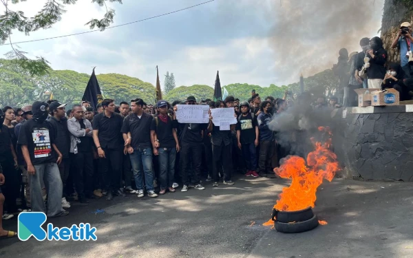 Thumbnail Berita - 2026 Tetap Waras! Ini 5 Tips Berbenah Diri Meski Situasi Negara Lagi Kacau