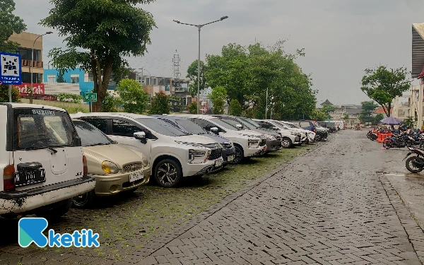 Thumbnail Berita - Pasar Among Tani Kota Batu Dipoles Jelang Nataru, Benahi Sarana-Lahan Parkir