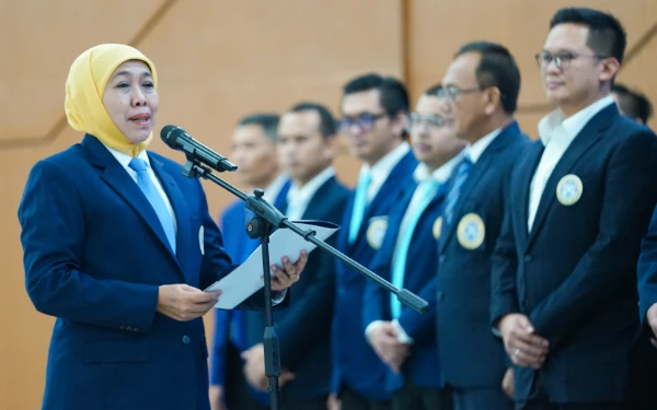 Thumbnail Berita - Ketum IKA UNAIR Khofifah Lantik Pengurus Pusat IKA UNAIR 2025–2030, Dorong Alumni Warnai Kolaborasi Pembangunan Daerah