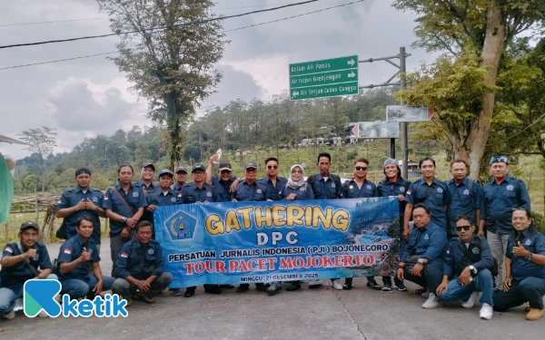 Thumbnail Berita - DPC PJI Bojonegoro Gelar Gathering di Pacet, Evaluasi Program Jadi Kunci Kekompakan