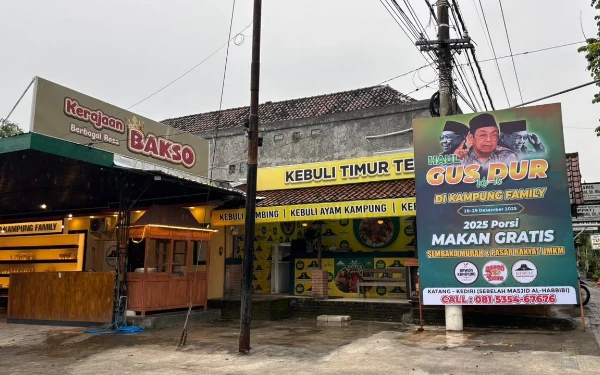 Thumbnail Berita - Kampung Family Resto Gelar Haul Gus Dur ke-16, Sajikan Ribuan Porsi Makan Gratis dan Pasar UMKM di Kediri