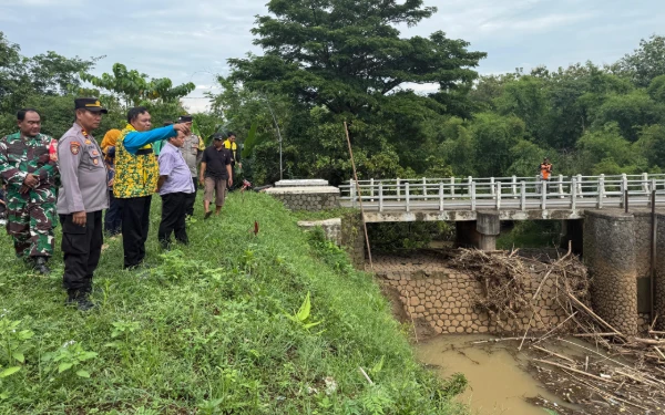 Thumbnail Berita - Cak Hadi Kawal Penanganan Banjir Tiron Kediri, Minta Kementerian PUPR Normalisasi Sungai