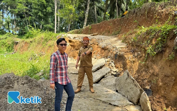 Thumbnail Berita - Jalan Desa di Bayah Barat Lebak Terputus, 92 KK di Kampung Neglasari Terisolasi