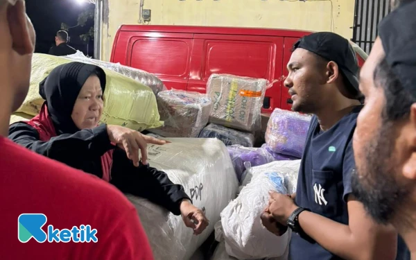 Thumbnail Berita - Tri Rismaharini Tiba di Aceh Tamiang, Pastikan Bantuan Banjir dari PDI Perjuangan Segera Disalurkan
