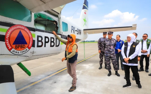 Thumbnail Berita - Puncak Hujan Januari Capai 58 Persen, Gubernur Khofifah Pastikan Modifikasi Cuaca Jatim Berjalan Optimal