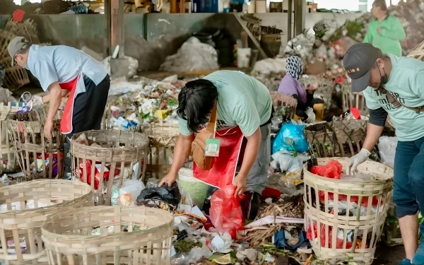 Thumbnail Berita - Produksi Sampah 1,6 Ton, DLH Kota Batu Desak SPPG Kelola Limbah Mandiri