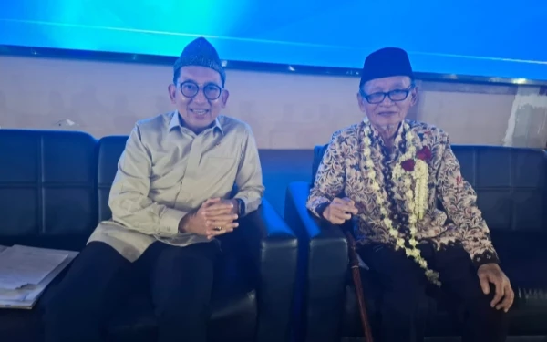 Thumbnail Berita - KH D. Zawawi Imron, Sosok Penyair Nasional Asal Madura dengan Segudang Prestasi