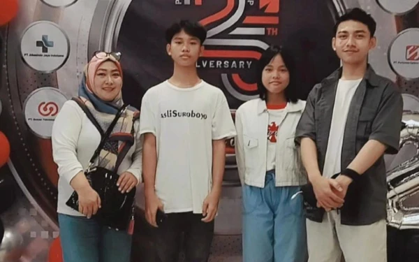 Thumbnail Berita - Kisah Inspiratif Wanita Mandiri, Tri Hartatik Pantang Mengeluh Demi Pendidikan Terbaik Buat 3 Anaknya