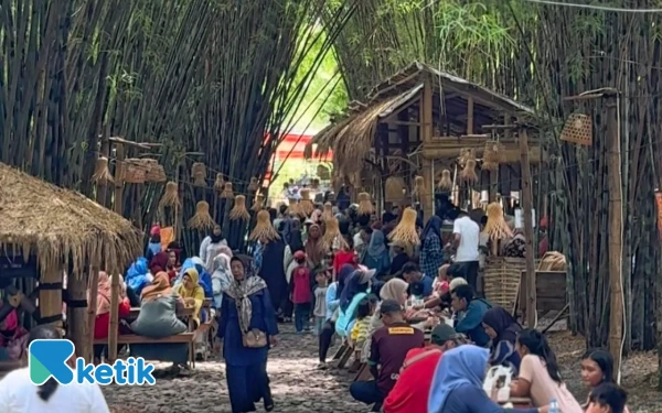 Thumbnail Berita - Bisa Healing Tipis-Tipis! Ini 5 Rekomendasi Wisata Murah Meriah di Surabaya untuk Keluarga