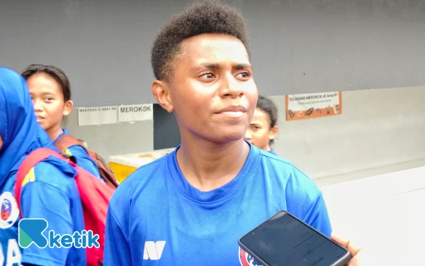 Thumbnail Berita - Berbekal Bakat dan Tekad, Keysia Rela Tinggalkan Papua Demi Cita-cita Bermain Bola