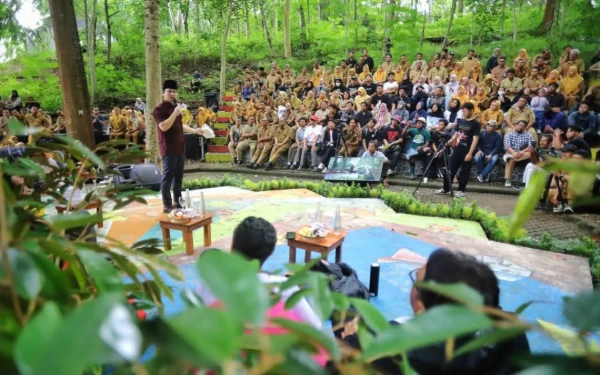 Thumbnail Berita - Ratusan ASN Trenggalek Tumpah Ruah Hadiri Diskusi Reset Indonesia, Begini Kata Mas Ipin