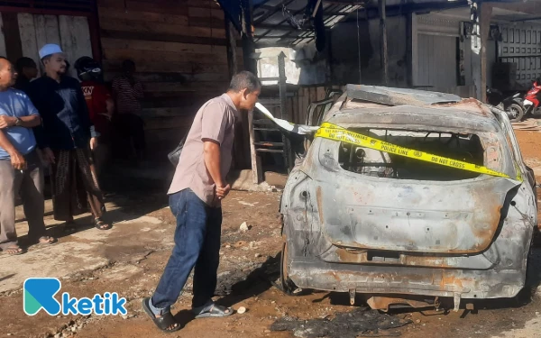 Thumbnail Berita - Ternyata! Polisi Temukan 10 Jeriken Pertalite dalam Mobil Terbakar di Abdya, Bukan 8