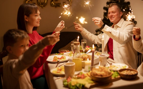 Thumbnail Berita - Tak Perlu Liburan Jauh, Ini Cara Seru dan Hemat Menikmati Perayaan Tahun Baru di Rumah