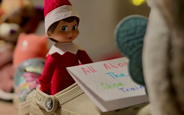 Thumbnail Berita - Bukan Warisan Nenek Moyang, Evolusi Elf on the Shelf Menjadi Tradisi Natal Modern