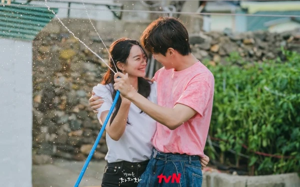 Thumbnail Berita - Butuh Rehat Sejenak? Ini 5 Drakor Healing Berlatar Pedesaan yang Cocok Ditonton