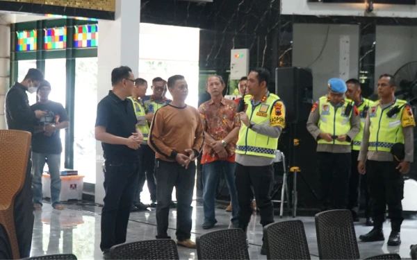 Thumbnail Berita - Kapolres Tegal Lakukan Pengecekan dan Sterilisasi Gereja Santo Yosef Mejasem