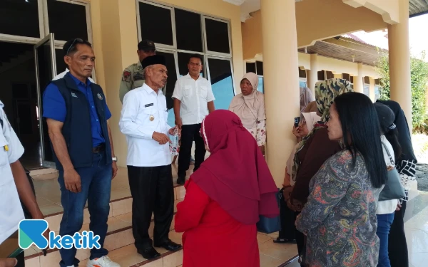 Thumbnail Berita - Kisruh Bantuan Beras Reguler, Emak-Emak Warga Biskang Geruduk Kantor Bupati Aceh Singkil