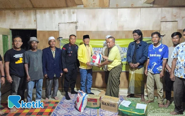 Thumbnail Berita - Jalan Kaki 10 Jam, Ampon Bang Salurkan Bantuan untuk Korban Banjir Gayo Lues