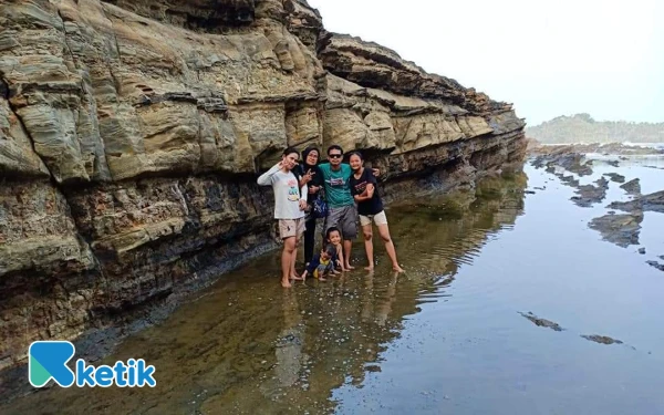 Thumbnail Berita - Pantai Sawarna hingga Bagedur Masih Landai di Hari Natal, Balawista Lebak Prediksi Lonjakan Mulai 27 Desember
