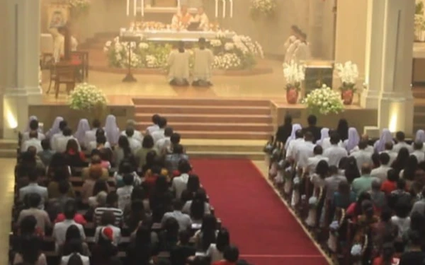 Thumbnail Berita - Ibadah Natal 2025 di Gereja Katedral Hati Kudus Surabaya, Peran Keluarga jadi Fokus Utama