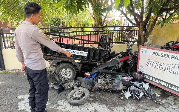 Thumbnail Berita - Tragedi Simpang Empat Prupuh Gresik, Tabrakan Truk dan Scoopy Tewaskan Dua Orang