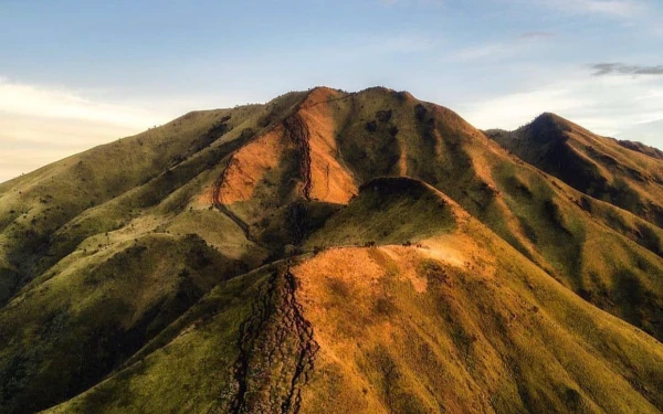 Thumbnail Berita - Pendaki Perempuan Tewas Tersambar Petir di Gunung Merbabu Jalur Suwanting