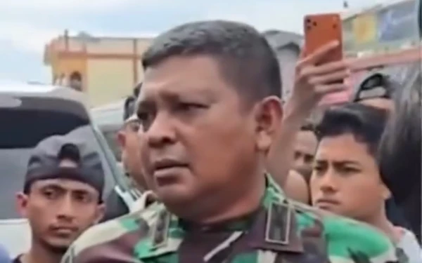 Thumbnail Berita - Konvoi Bawa Bendera GAM di Lhokseumawe Dibubarkan TNI, Satu Pria Bersenjata Diamankan