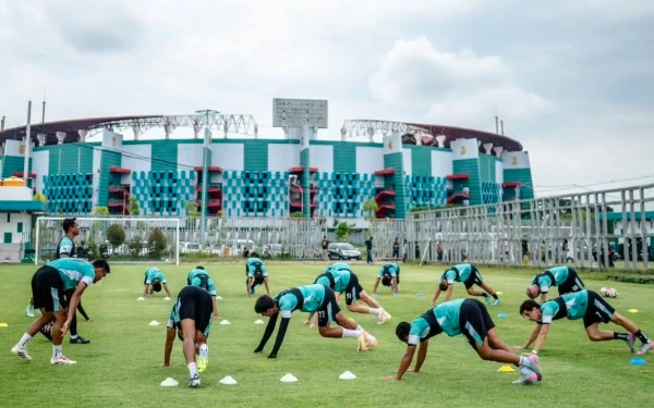 Thumbnail Berita - Kapan Bernardo Tavarez Tiba di Surabaya? ini Kata Manajemen Persebaya