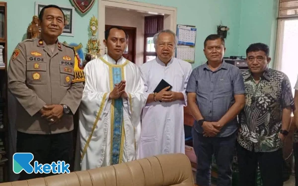 Thumbnail Berita - Natal Aman di Bondowoso, Wakapolres Turun Langsung Pastikan Toleransi Terjaga