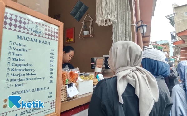 Thumbnail Berita - Nikmatnya Es Serut Pojok, Kuliner Viral di Kampung Kayutangan Heritage Kota Malang