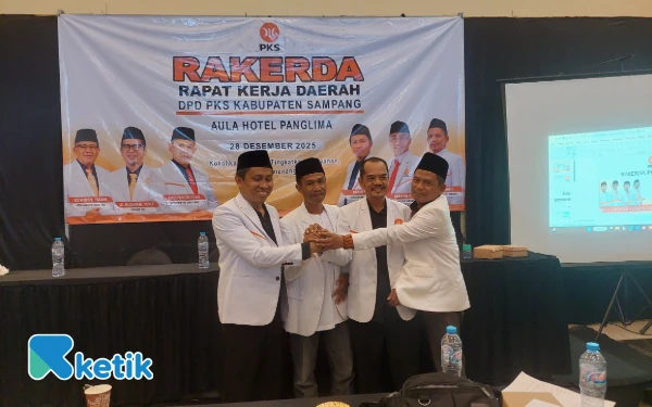 Thumbnail Berita - Tujuh Tahun Mengabdikan Diri, Mantan Ketua Litbang DPD PAN Sampang Resmi Gabung PKS