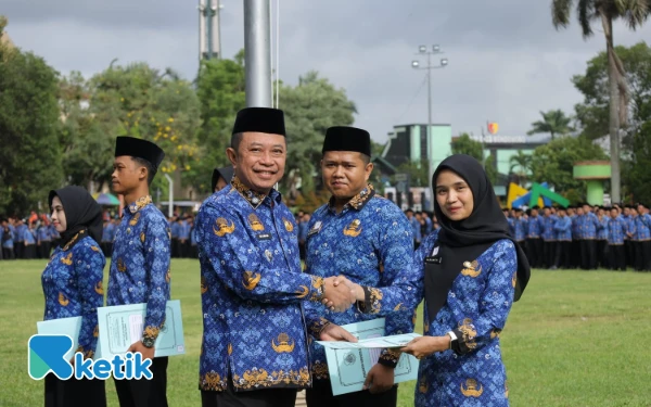 Thumbnail Berita - 4.502 PPPK Paruh Waktu Resmi Masuk ASN, Bupati Bondowoso Tekankan Kinerja Jadi Penentu Nasib