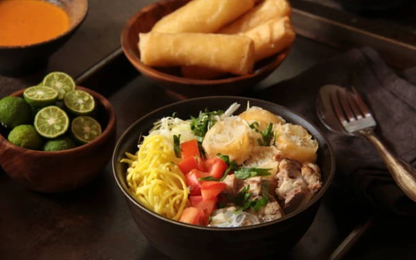 Thumbnail Berita - Tak Perlu Jauh ke Kota Hujan, Ini Resep Soto Mie Bogor Otentik yang Bisa Dibuat di Rumah!