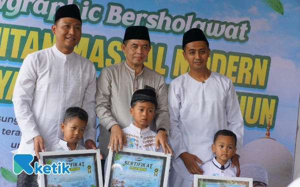 Thumbnail Berita - Khitan Massal Modern Bersolawat Warnai Aksi Sosial Akhir Tahun di Bondowoso