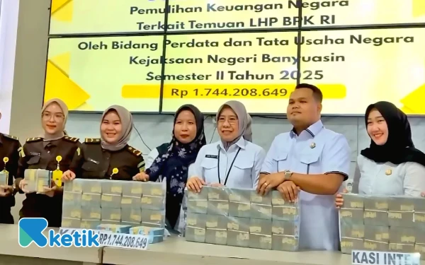 Thumbnail Berita - Hadiah Manis Akhir 2025, Kejari Banyuasin Selamatkan Rp4,28 Miliar Uang Negara