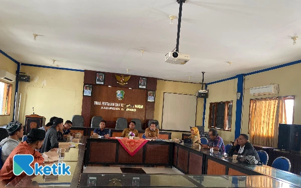 Thumbnail Berita - Puluhan Mahasiswa Sampang Geruduk Kantor Disperta KP, Persoalkan Dugaan Penjualan Pupuk Subsidi di Atas HET