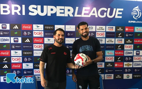 Thumbnail Berita - Bek Arema FC Waspadai Ketajaman Hokky Caraka di Lini Depan Persita Tangerang