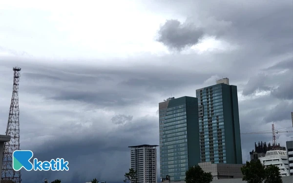 Thumbnail Berita - Kota Surabaya dan Probolinggo Diprakirakan Berawan 30 Desember 2025, Cek Info Cuaca Jawa Timur