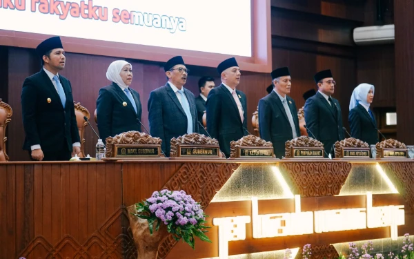 Thumbnail Berita - Gubernur Khofifah dan DPRD Jatim Sepakati Enam Perda Strategis, Komitmen Kepastian Hukum dan Penguatan BUMD