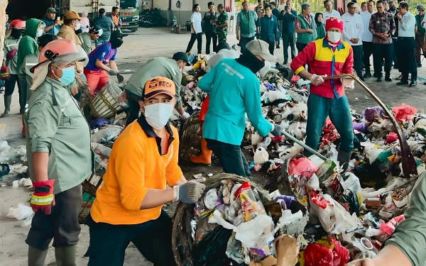 Thumbnail Berita - DLH Kota Batu Catat Penurunan Sampah Hingga 8.700 Ton Sepanjang 2025