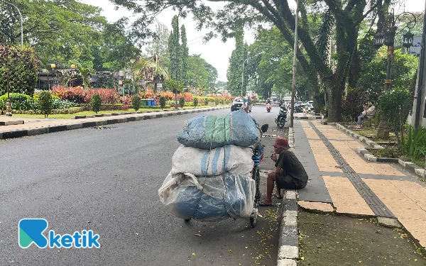 Thumbnail Berita - Nataru Tiba, Gepeng Kembali 'Serbu' Kota Malang Meski Rutin Ditertibkan Satpol PP