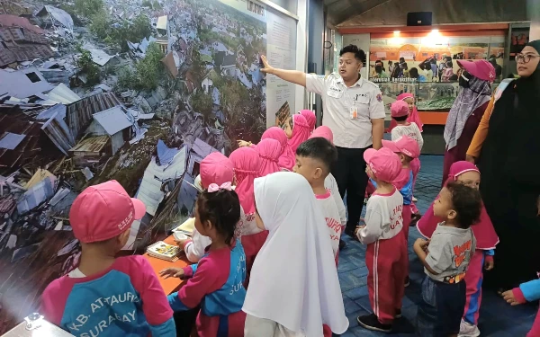 Thumbnail Berita - Kunjungan Taman Edukasi Bencana BPBD Jatim 2025 Melonjak 145,6 Persen