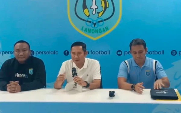 Thumbnail Berita - Bima Sakti Beberkan Mau Terima Tawaran Latih Persela Lamongan, Nama Besar Jadi Alasannya