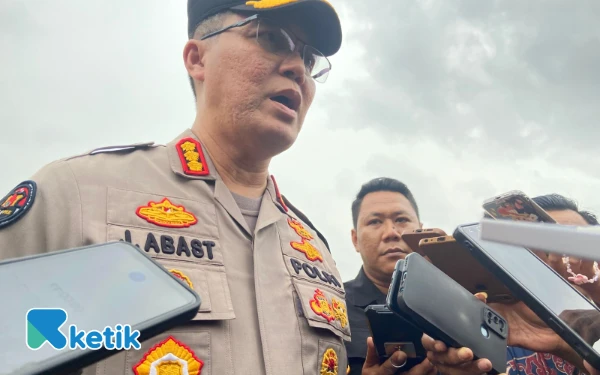 Thumbnail Berita - Sempat Dicari Polda Jatim, Pelaku Pengusiran Nenek Elina Menyerahkan Diri