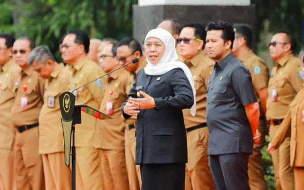 Thumbnail Berita - Gubernur Khofifah Pimpin Apel Akhir Tahun 2025, Apresiasi Kerja Kolektif Super Tim ASN Jatim