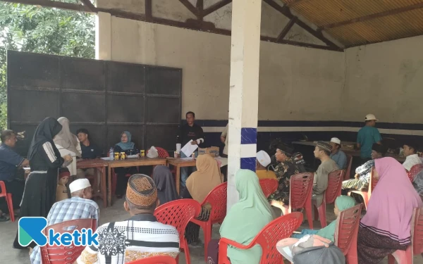 Thumbnail Berita - Pemdes Tamberu Timur Sampang Salurkan BLT Kesra kepada 105 KPM