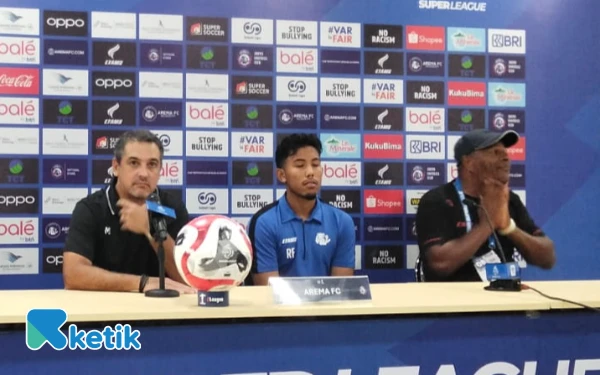 Thumbnail Berita - Dikalahkan Persita Tangerang, Pelatih Arema FC Akui Anak Asuhnya Sempat Tak Terorganisir